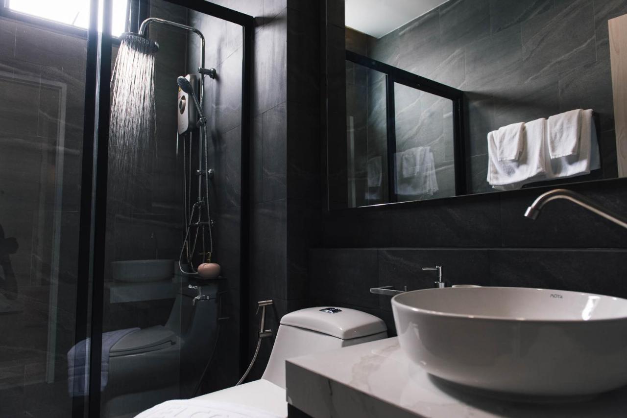 Qlosest Hotel Накхонратчасима Экстерьер фото