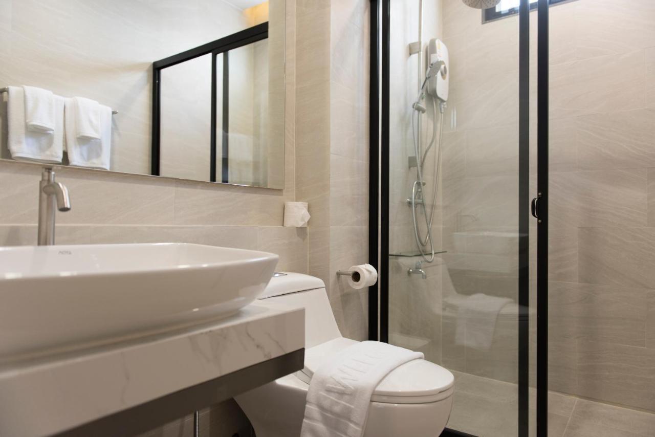 Qlosest Hotel Накхонратчасима Экстерьер фото